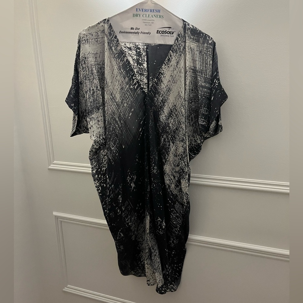 Vince Black/Blue & White Abstract V-Neck Tunic Dress